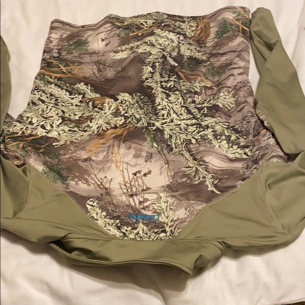 Cabelas pullover